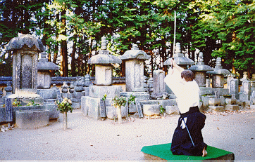 John Viol Shihan Paying Tribute at Yagyu no Sato Gravesite